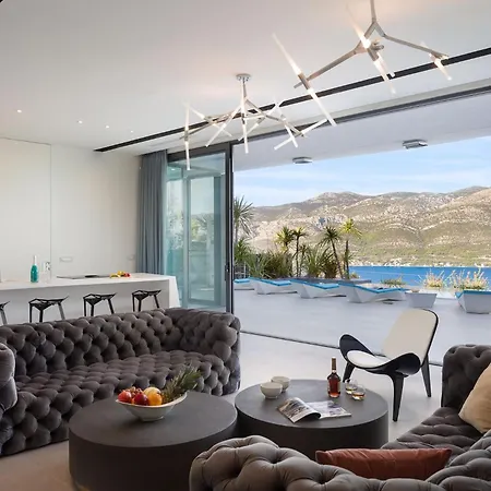 Aqua Majestic Diamond Sumptuous 5 Bedroom Magnificent Seaview Vila