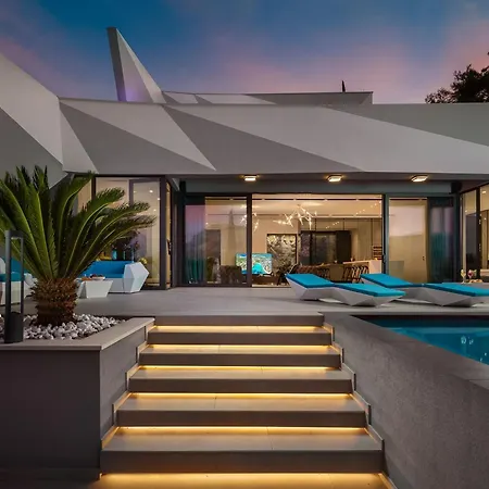 Aqua Majestic Diamond Sumptuous 5 Bedroom Magnificent Seaview Вилла *