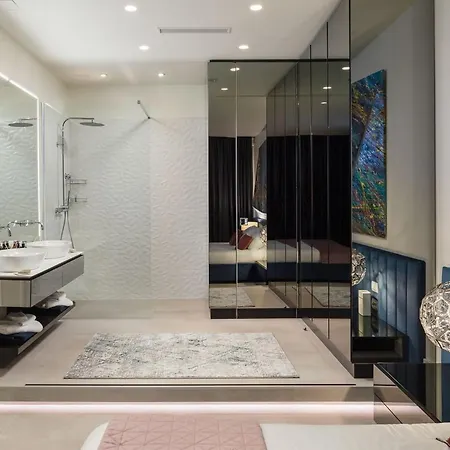 Aqua Majestic Diamond Sumptuous 5 Bedroom Magnificent Seaview