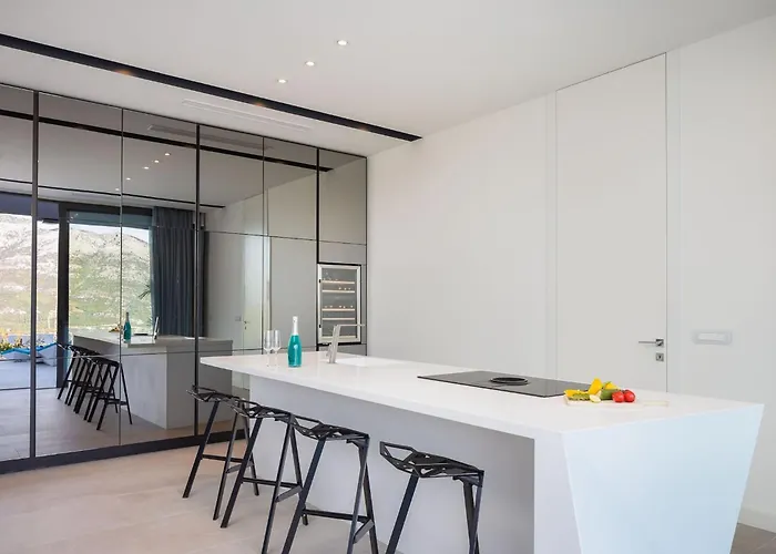 Aqua Majestic Diamond Sumptuous 5 Bedroom Magnificent Seaview Villa