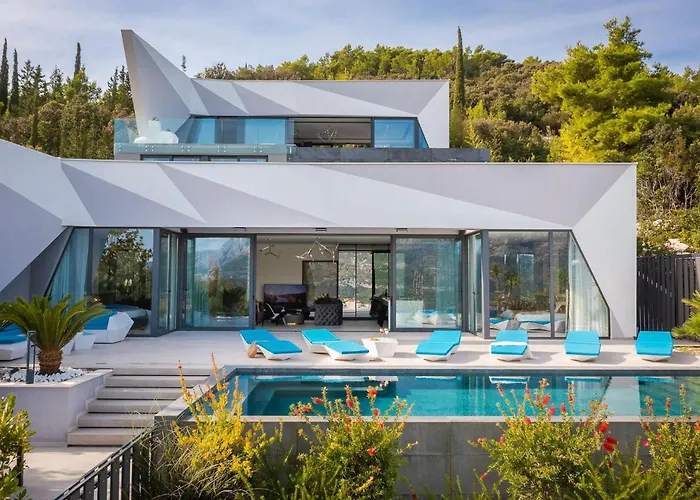 Aqua Majestic Diamond Sumptuous 5 Bedroom Magnificent Seaview Villa