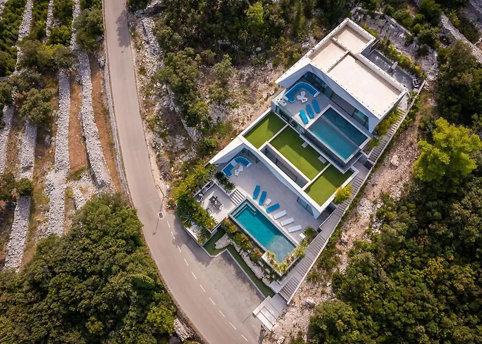 Aqua Majestic Diamond Sumptuous 5 Bedroom Magnificent Seaview Villa