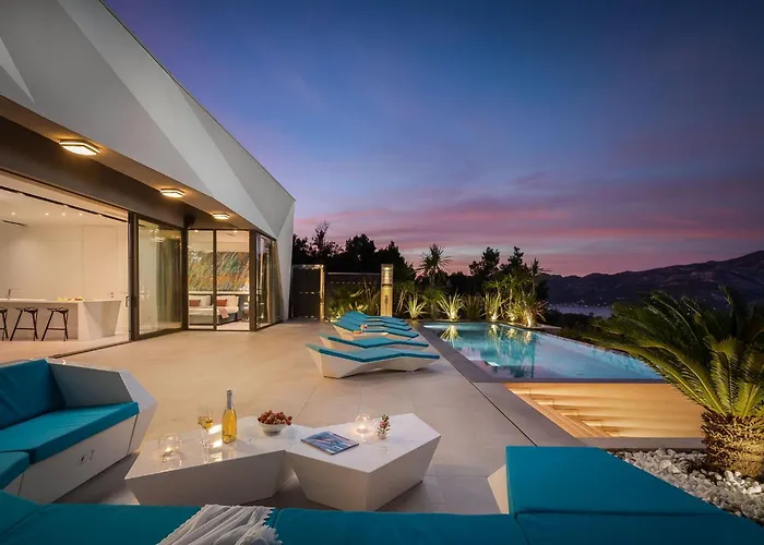 Aqua Majestic Diamond Sumptuous 5 Bedroom Magnificent Seaview *