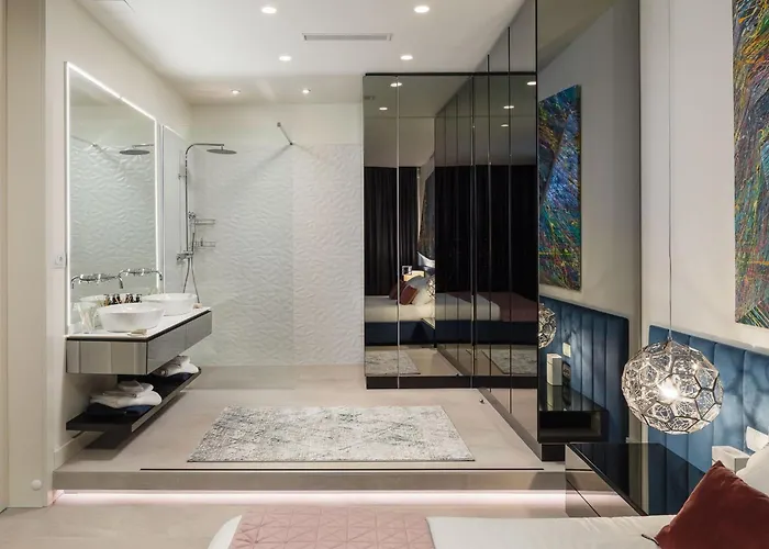 Aqua Majestic Diamond Sumptuous 5 Bedroom Magnificent Seaview