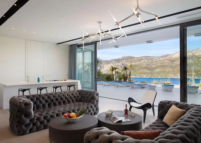 Aqua Majestic Diamond Sumptuous 5 Bedroom Magnificent Seaview Villa