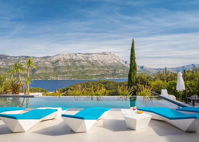 Aqua Majestic Diamond Sumptuous 5 Bedroom Magnificent Seaview