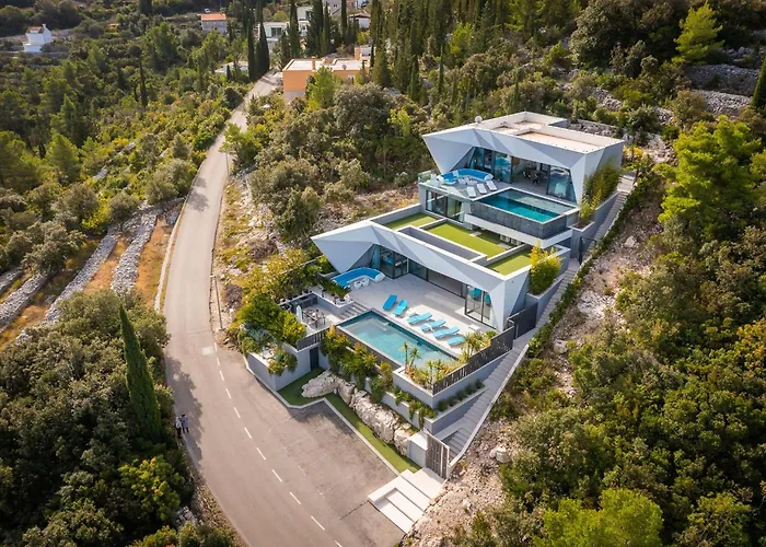 Aqua Majestic Diamond Sumptuous 5 Bedroom Magnificent Seaview